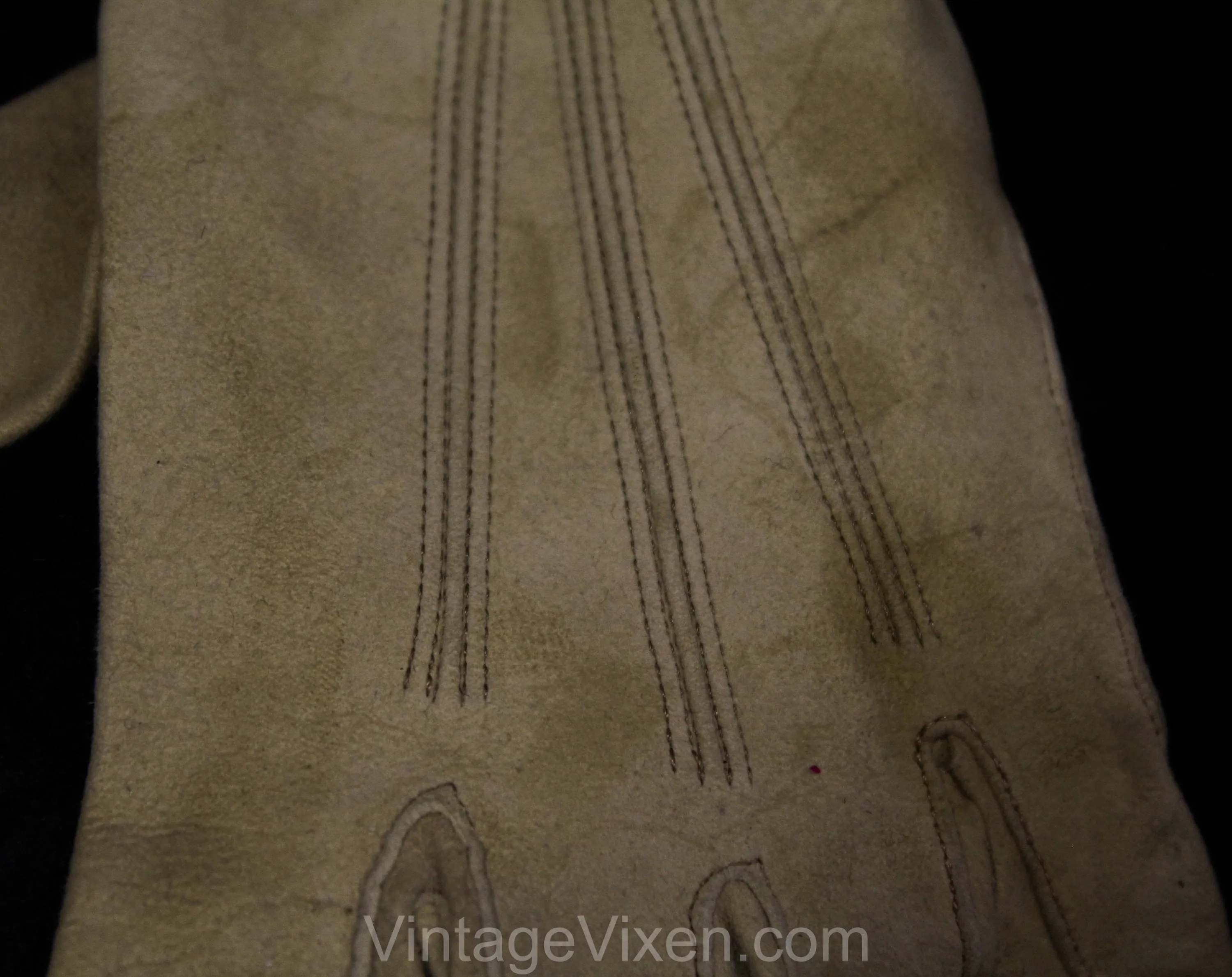 1930s Leather Gloves - Taupe Light Brown Suede 30s Pair of Gloves with Classic Stitched Points - Early Plastic Snaps At Wrist - 50306