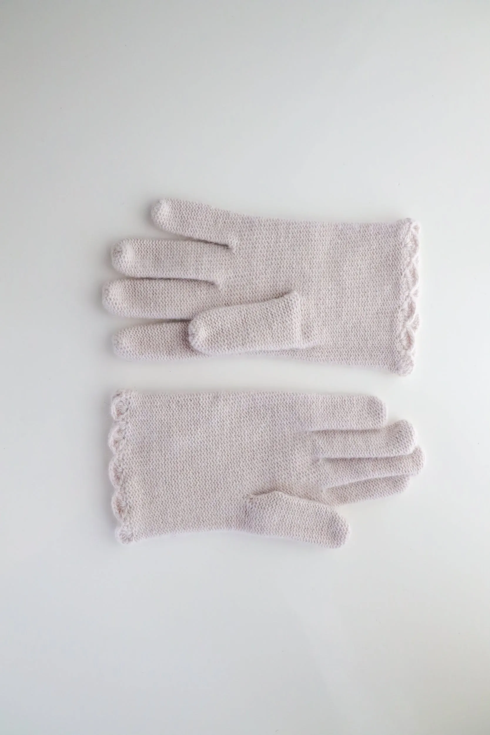 Italian Wool Cashmere Pom Pom Gloves in Dove Grey