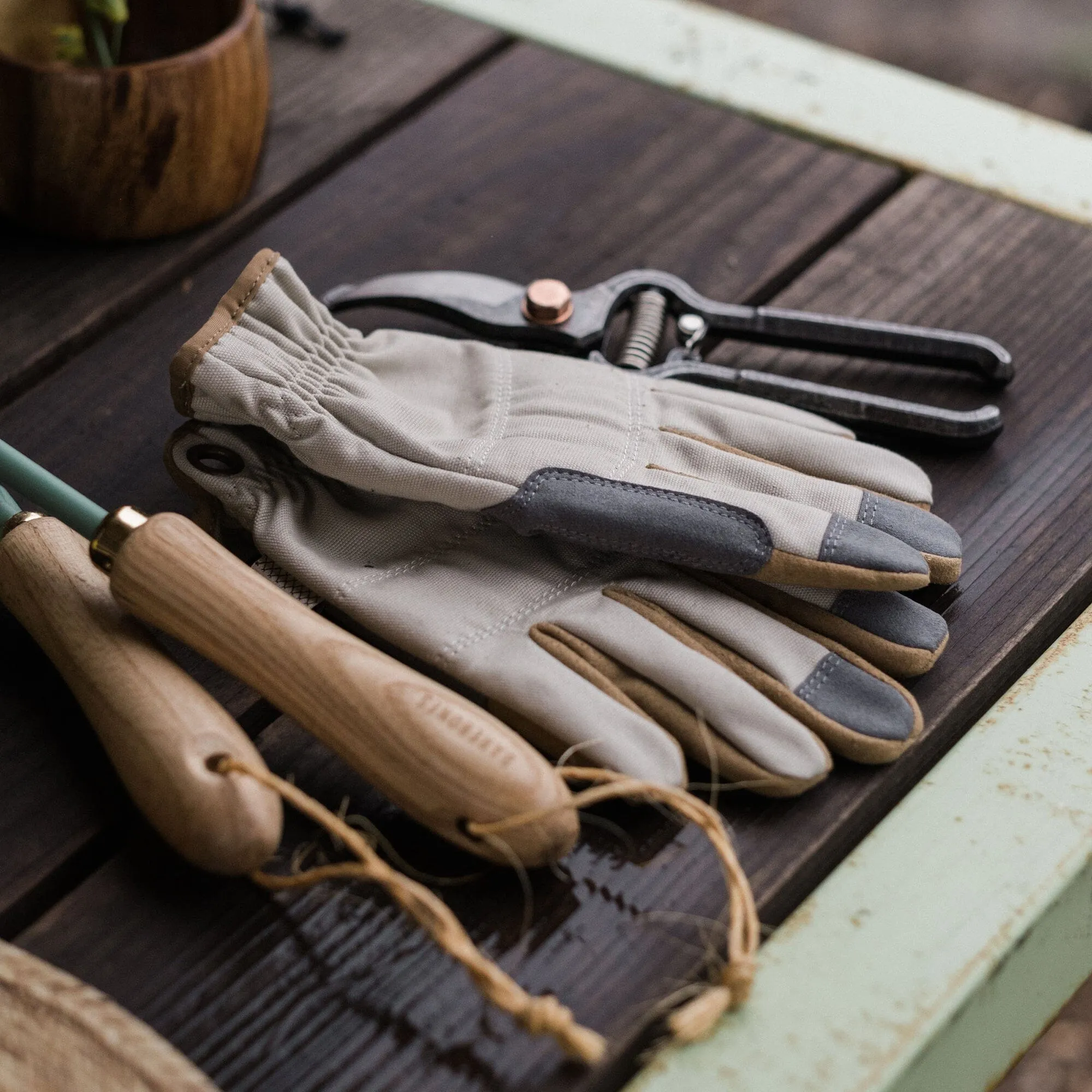 Leepa Garden Glove